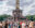 Menschenmenge vor dem Berliner Siegessäule-Denkmal. 